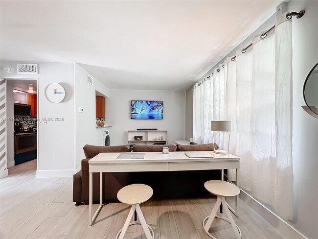 Building Photo - 651 NE 60th St