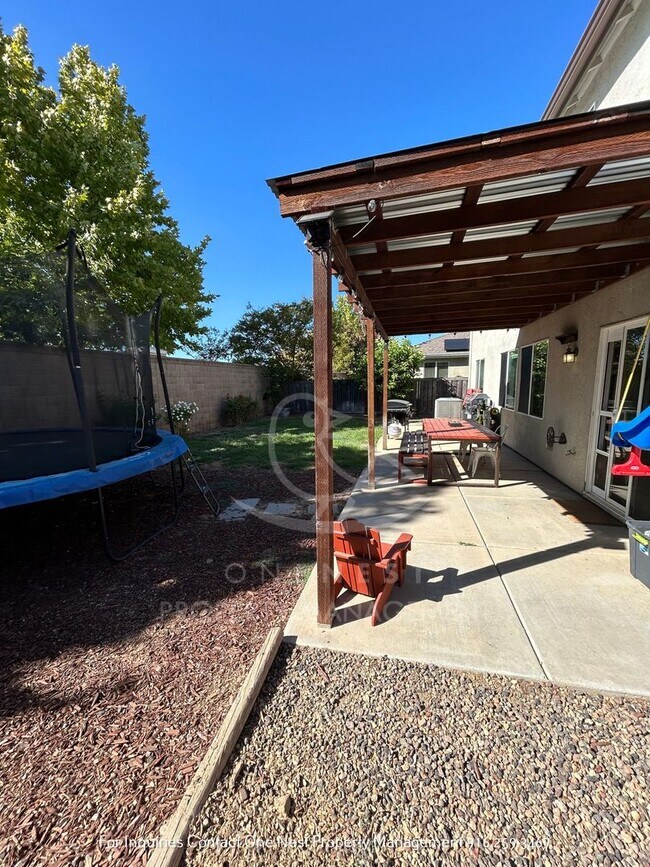 Building Photo - 3 bdrm + Den rental in Plumas Lake!