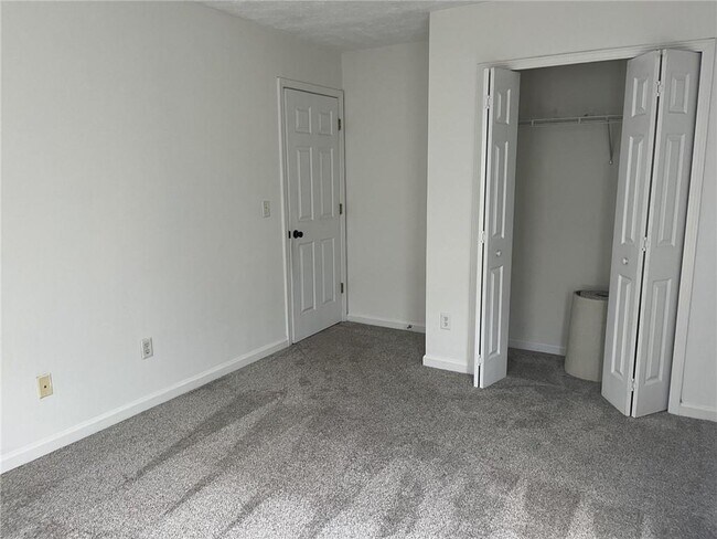 Building Photo - 3184 Elmwood Ct