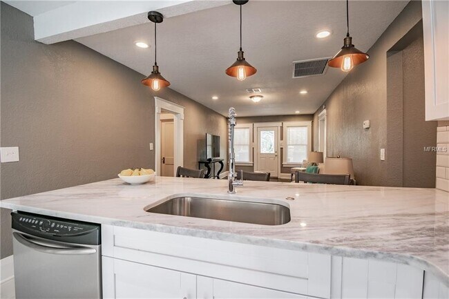 Building Photo - 3/2 Seminole Heights Bungalow