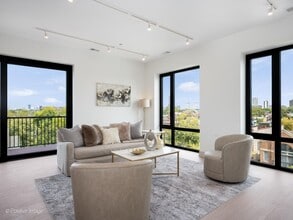 Building Photo - 3202 N Racine Ave