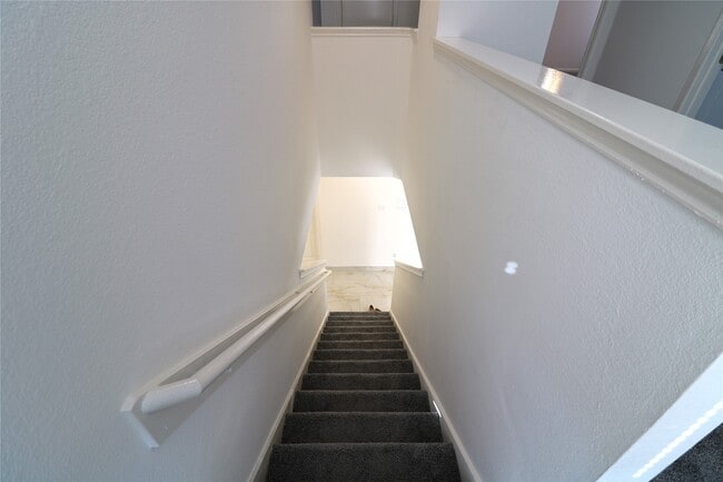 Building Photo - 9611 Rads Point