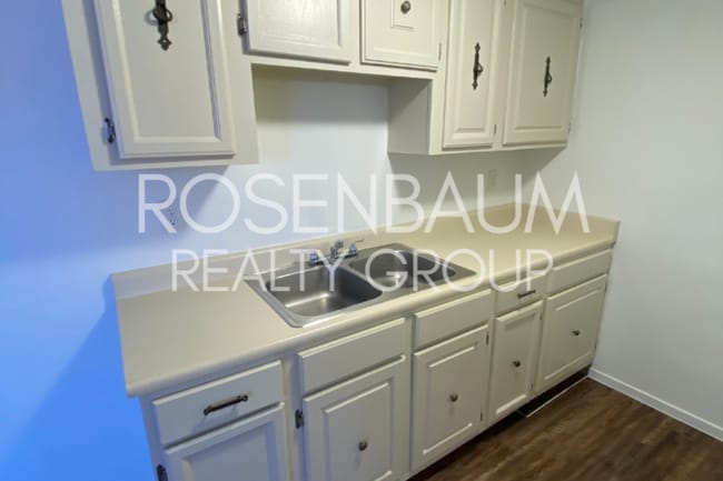 Building Photo - 2625 N Alvernon Way