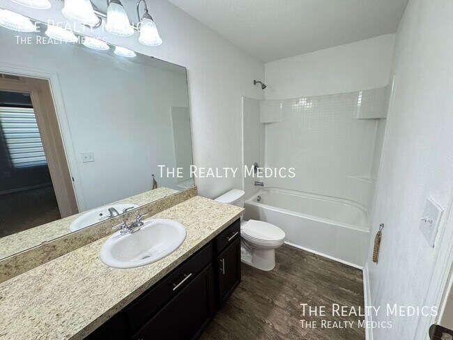 Building Photo - Your Dream Home Awaits in the Heart of Dav...