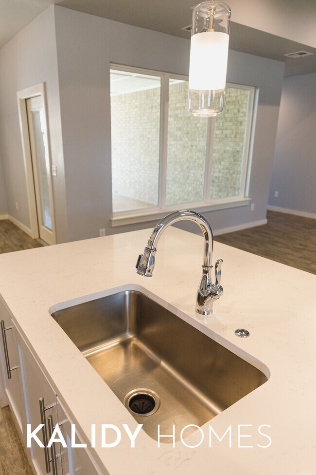 Building Photo - 1796 Salma Rd