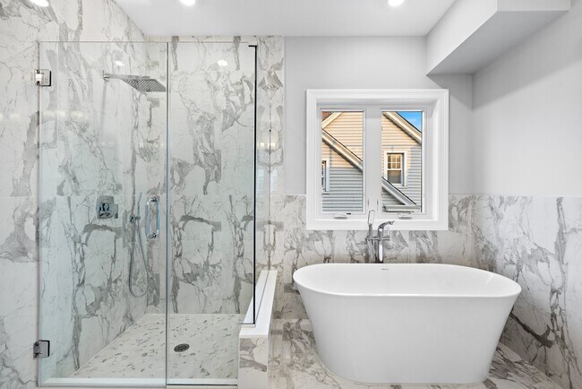 Building Photo - 57 Lincoln Ave