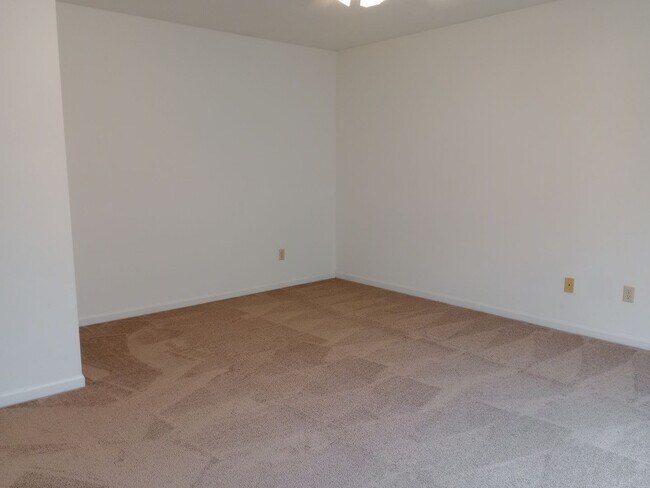 Building Photo - 3527-3529-3529 Prescott Dr