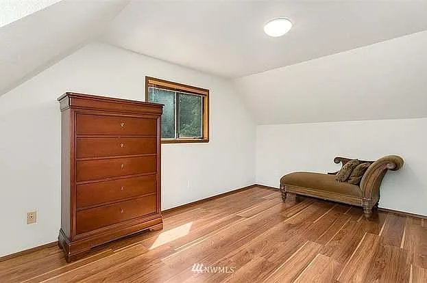Building Photo - 2525 NE 95th St