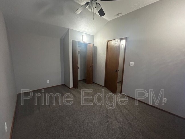 Building Photo - 1741 Ridgehaven Ct