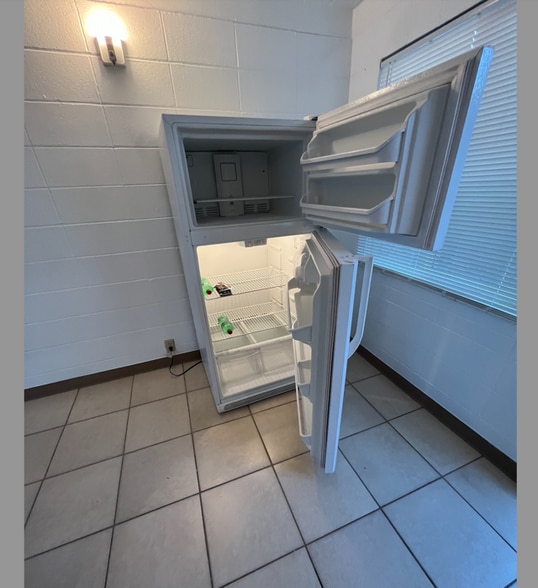 Building Photo - 929 S Thorne Ave