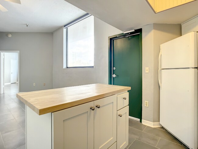 Building Photo - 3013 S Atlantic Ave