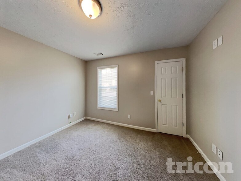 Building Photo - 2143 Oakland Farm Dr