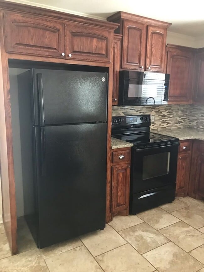 Building Photo - Located in Canyon TX Close to WT !!! 3/2/2 CH/A