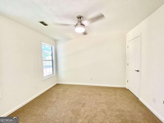 Building Photo - 640 Suwanee Lakes Cir NW