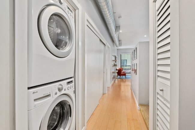 Building Photo - 889 Date St