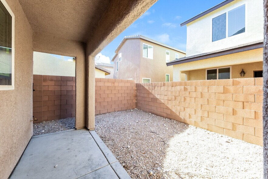 Building Photo - 9353 W Pearblossom Sky Ave