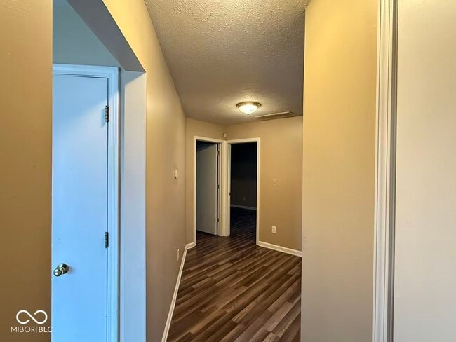 Building Photo - 7006 Long Run Dr