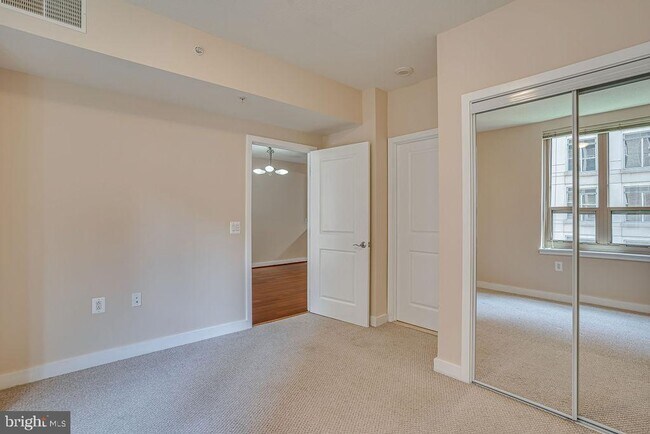 Building Photo - 888 N Quincy St