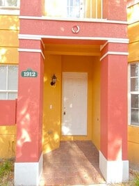 Building Photo - 1912 Shoma Dr