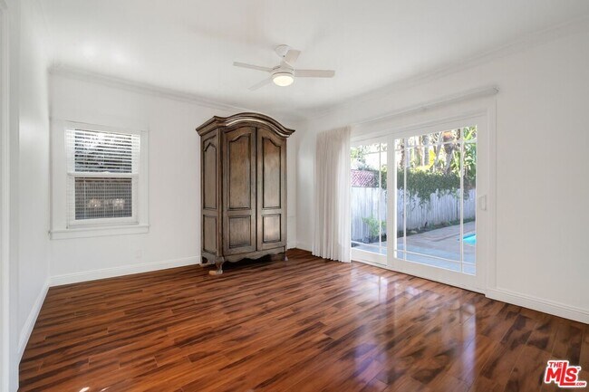 Building Photo - 743 N Orange Dr