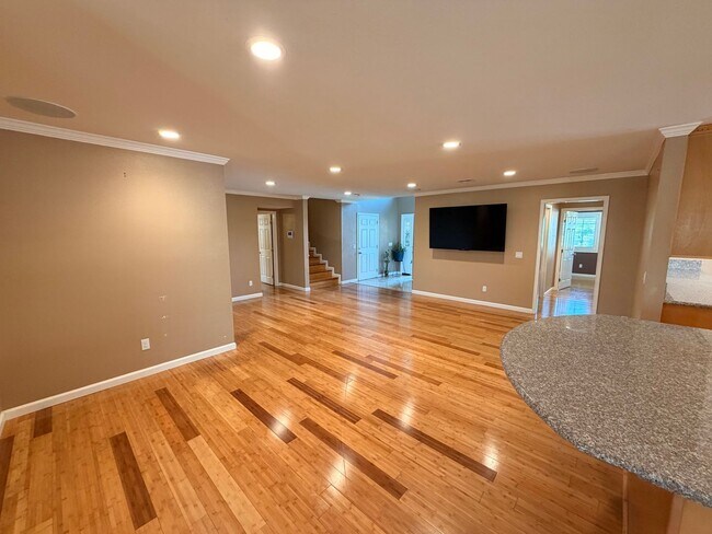 Building Photo - Unbelievable 4 Bed, 4 Bath House For Rent In Buena Park-Must See To Appreciate!