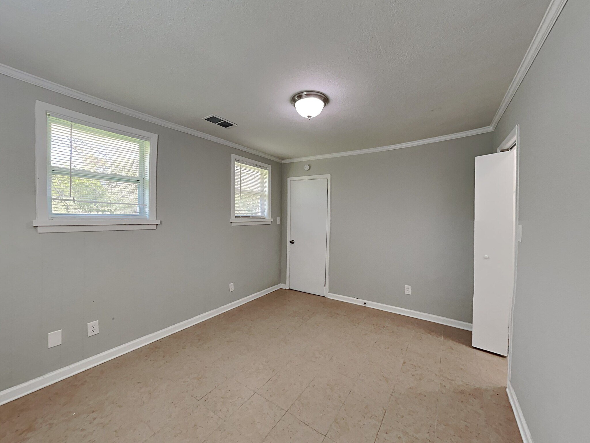 Building Photo - 2611 Lake Harbin Rd