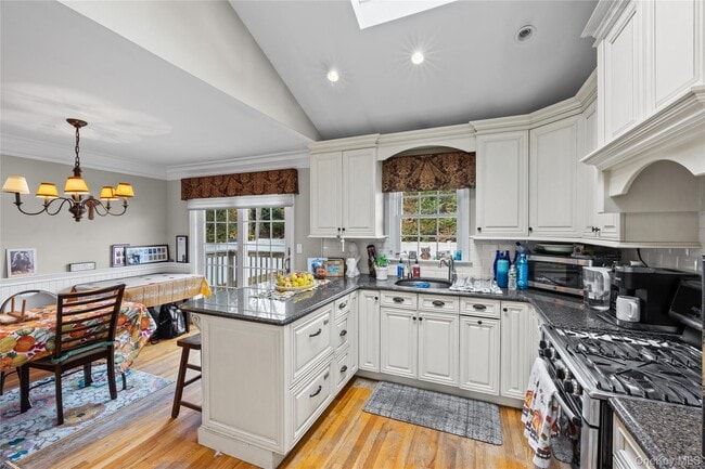 Building Photo - 78 Scott St