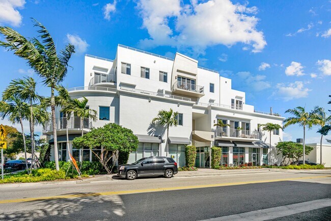 Building Photo - Monthly rental for Season , ( min 4 months)