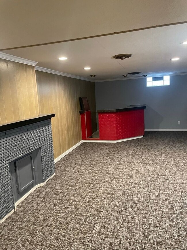 Building Photo - Highland Home for Rent