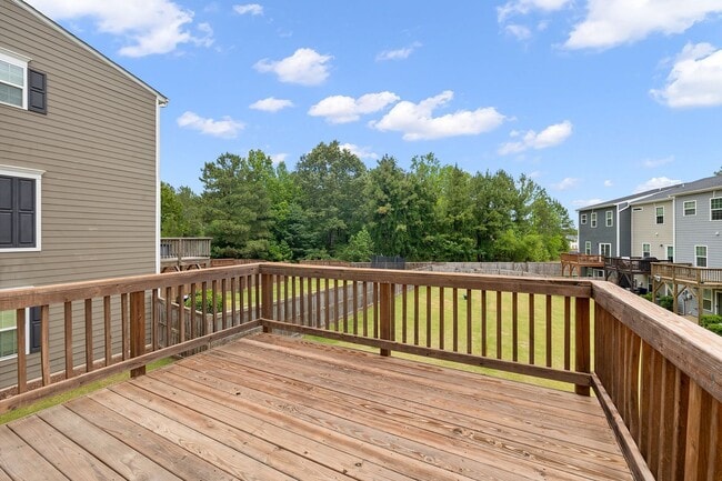 Building Photo - **End Unit 3/3 Townhome in Great Location**