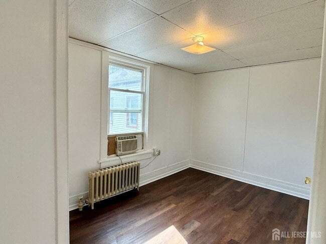 Building Photo - 144 S Broadway