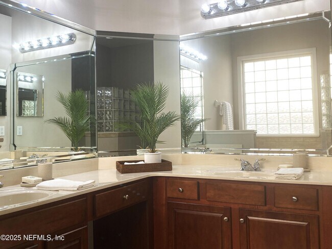 Building Photo - 1840 Rear Admiral Ln