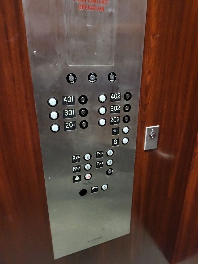 Building Photo - 1541 S Orange Grove Ave