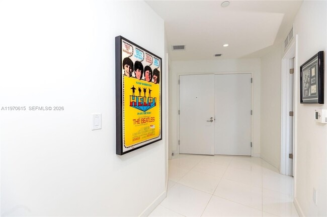 Building Photo - 851 NE 1st Ave