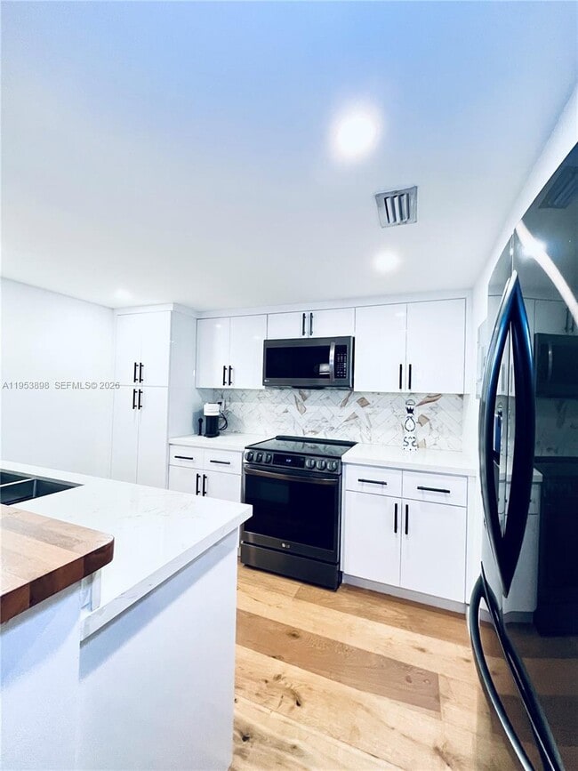 Building Photo - 6855 SW 45th Ln