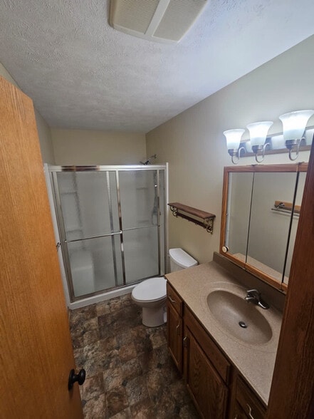 Building Photo - 821 W Spruce St