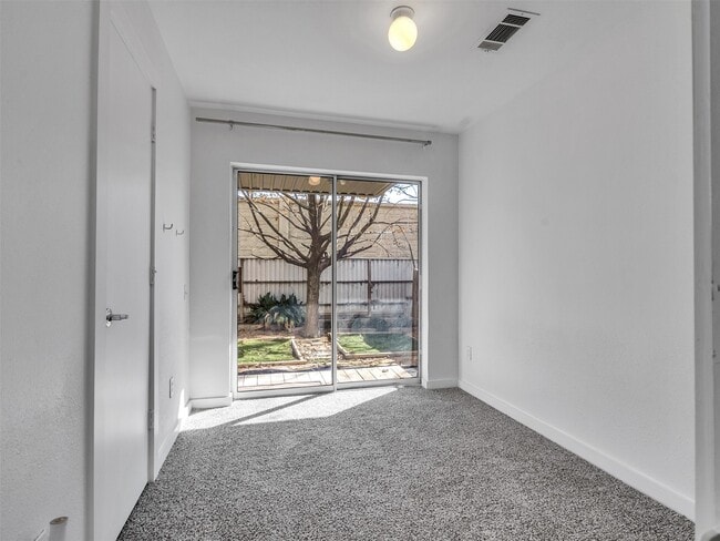 Building Photo - 6935 Yellowstone Way Dr