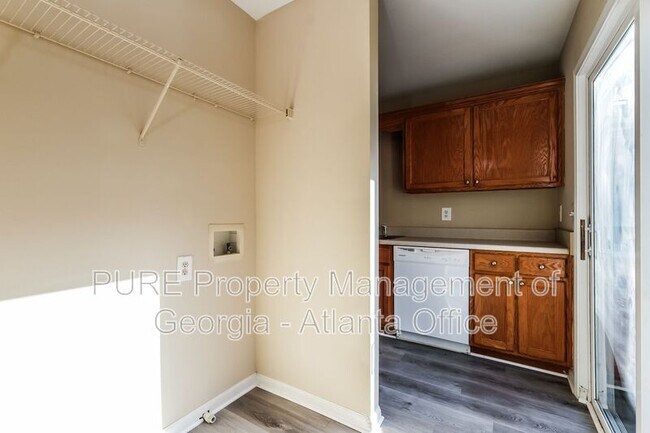 Building Photo - 1706-1706 Stonehaven Cir