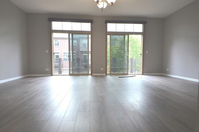 Building Photo - 756 N Aspen Dr