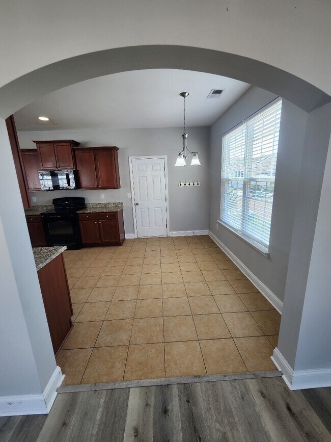 Building Photo - 422 Moss Pond Rd