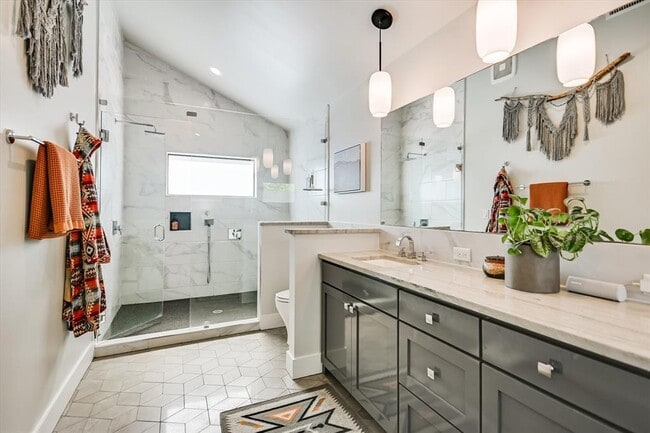 Building Photo - 2011 Arpdale St