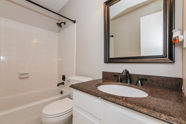 Building Photo - 5117 Chestnut Lake Dr