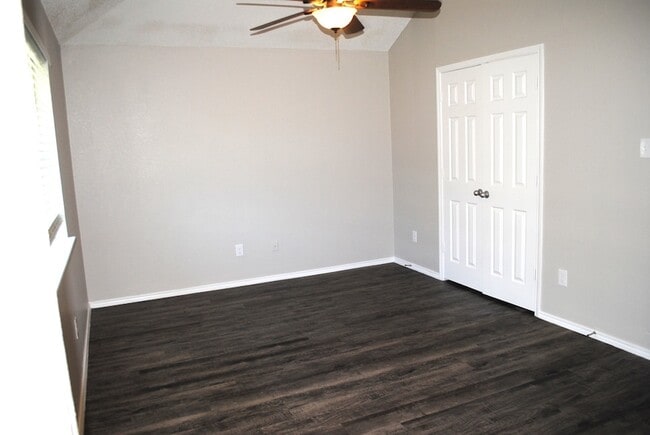 Building Photo - 305 N Elm St