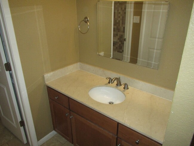 Building Photo - Adorable 1 bedroom apartment