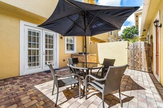 Building Photo - 207 Edenberry Ave