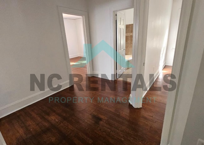 Building Photo - 1006 Panola St