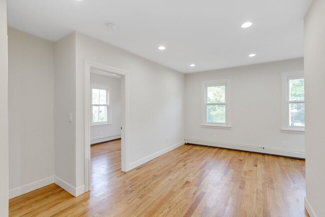 Building Photo - 161 Ashland Ave
