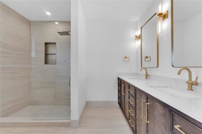 Building Photo - 456 SW 20th Rd