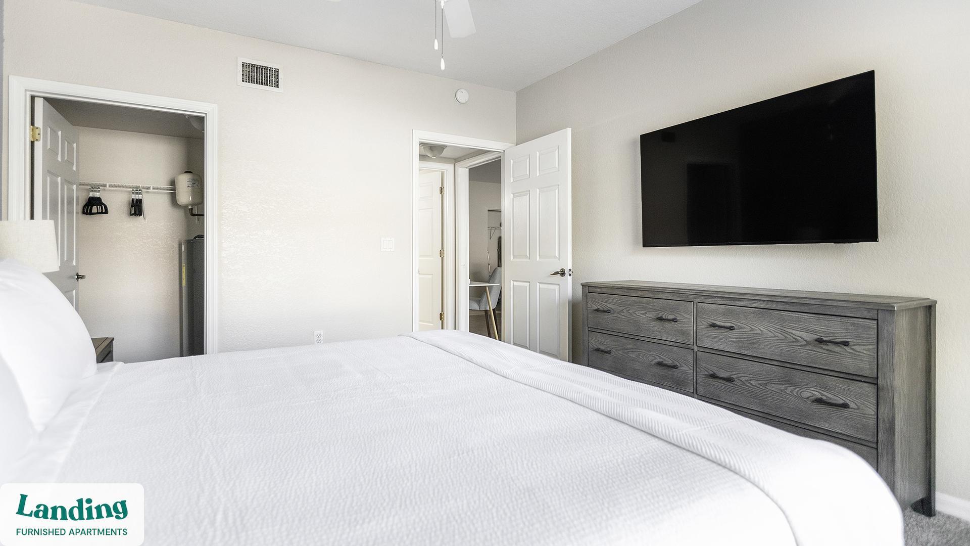 Building Photo - 3695 Island Club Dr