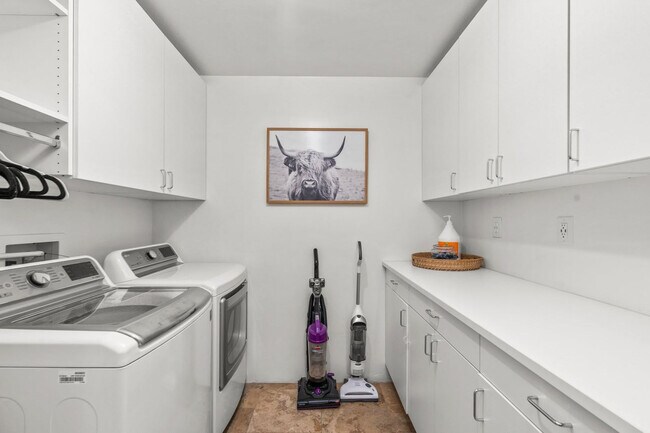Building Photo - 4129 E Palo Verde Dr